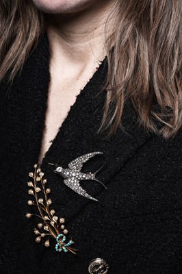 Lot 913 - A late Victorian Romantic period turquoise and seed pearl brooch