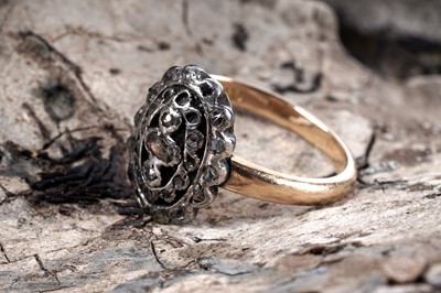 Lot 4 - A 19th Century diamond ring set with rose-cut diamonds