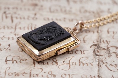 Lot 919 - An Edwardian locket pendant on chain