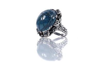 Lot 22 - A 1930s "Tutmania" carved quartz scarab beetle ring