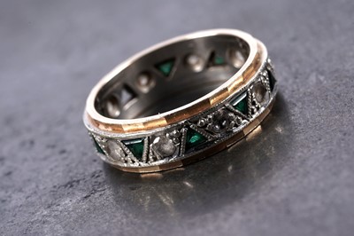 Lot 40 - An Art Deco style emerald and white sapphire eternity ring