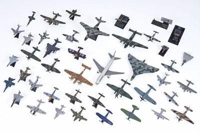 Lot 395 - A collection of loose diecast model aircraft