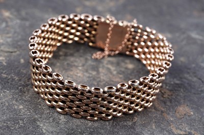 Lot 20 - An early 20th Century 9ct rose gold brick link bracelet