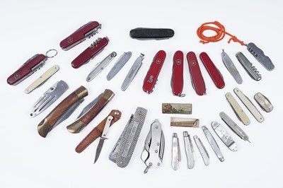 Lot 649 - A collection of various penknives, pocket and fruit knives