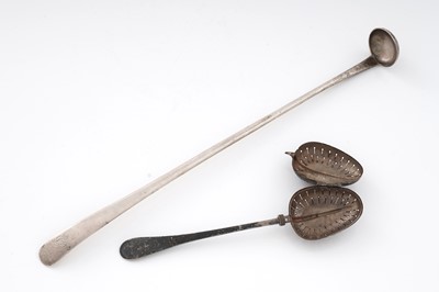 Lot 206 - A George V silver ladle; and a patent “TEAETTE” tea infuser spoon