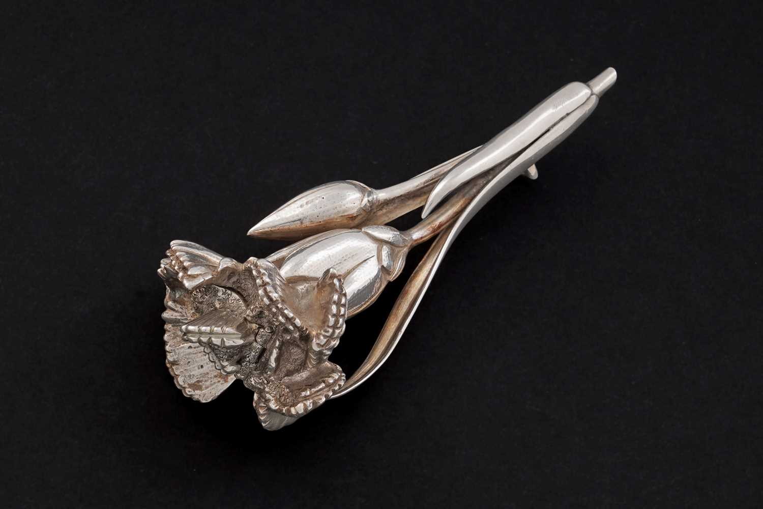 Lot 302 - A Victorian novelty silver vinaigrette in the form of a carnation flower