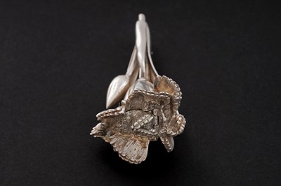 Lot 302 - A Victorian novelty silver vinaigrette in the form of a carnation flower
