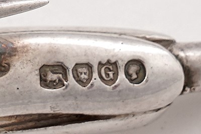 Lot 302 - A Victorian novelty silver vinaigrette in the form of a carnation flower