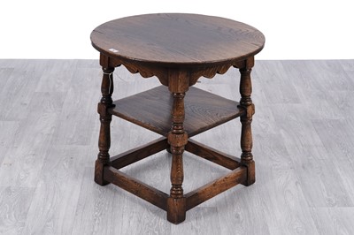 Lot 68 - Titchmarsh & Goodwin: an ‘RL.87’ oak tavern table