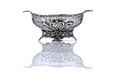 Lot 246 - A late Victorian silver bonbon dish
