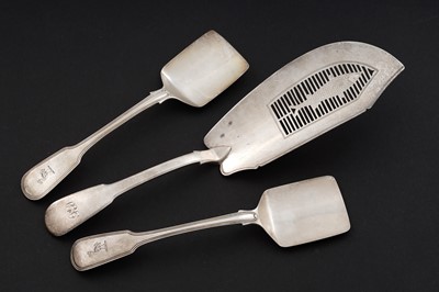 Lot 210 - A George III silver fish slice; and a pair of silver ice spades