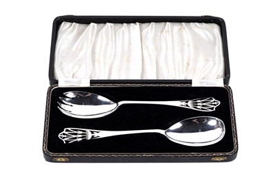 Lot 177 - A cased pair of early George V silver Art Deco salad servers