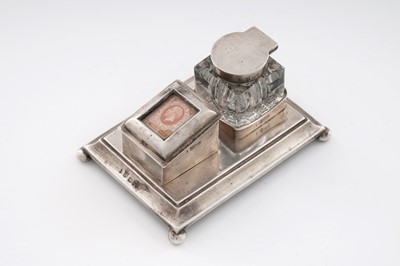 Lot 307 - An Edwardian silver inkwell and stamp box combined; and a stamp box