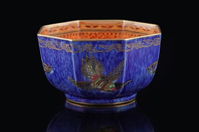 Lot 890 - A Wedgwood 'Flying Hummingbirds' lustre bowl