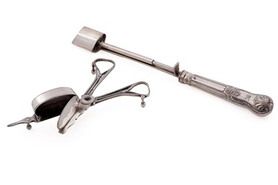 Lot 243 - A George III silver stilton scoop