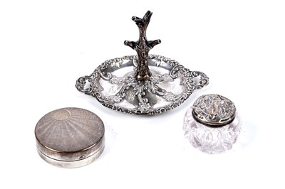 Lot 195 - A selection of silver dressing table accessories
