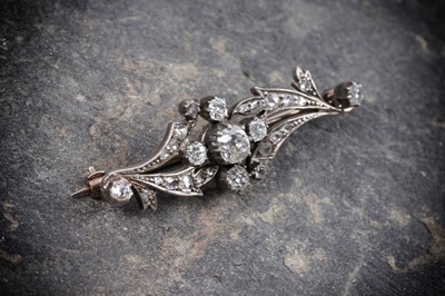 Lot 822 - A Victorian diamond brooch