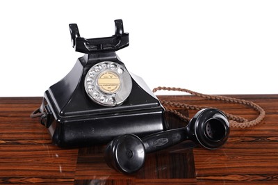 Lot 595 - A GPO model 232 Bakelite telephone