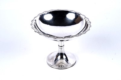 Lot 233 - A George V silver pedestal bonbon dish