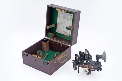 Lot 374 - An early to mid-20th Century Husun sextant