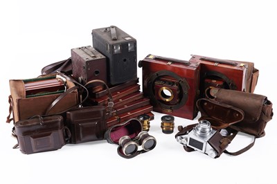Lot 655 - A selection of cameras and other items