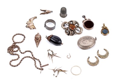 Lot 41 - A selection of Victorian and later jewellery