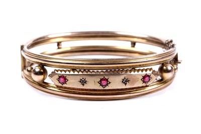 Lot 43 - A Victorian style 9ct yellow gold bangle