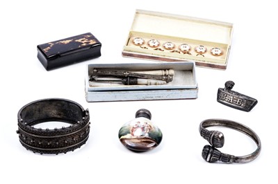 Lot 44 - A selection of silver jewellery
