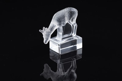 Lot 641 - A Lalique frosted deer paperweight