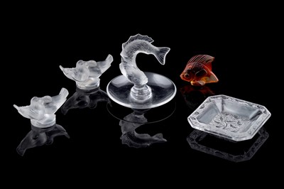 Lot 642 - Five pieces of Lalique glassware