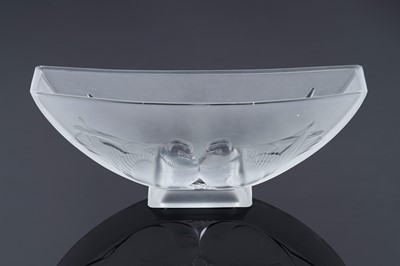 Lot 621 - A Verleys glass dove vase