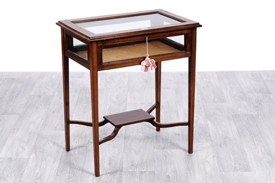 Lot 60 - An Edwardian inlaid mahogany and satinwood banded bijouterie table