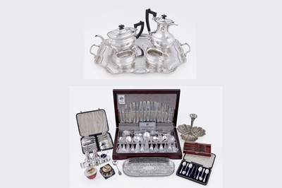 Lot 400 - A selection of silverplated wares