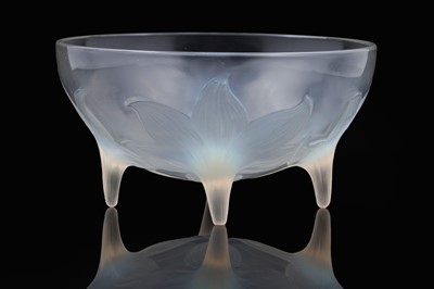 Lot 628 - A Lalique 'Lys' bowl