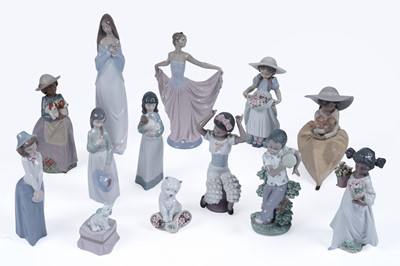 Lot 361 - A collection of thirteen ceramic Lladró and Nao figures
