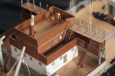 Lot 612 - A fine quality shipbuilders scale model of the turbine steam ship ‘Cairnglen’