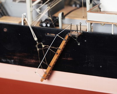 Lot 612 - A fine quality shipbuilders scale model of the turbine steam ship ‘Cairnglen’