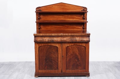 Lot 3 - An early Victorian mahogany chiffoniere