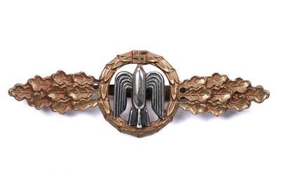 Lot 748 - A German Second World War Medium & Heavy Bomber (Including Dive Bomber) clasp badge