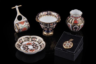 Lot 319 - A collection of Royal Crown Derby Imari pattern ceramics