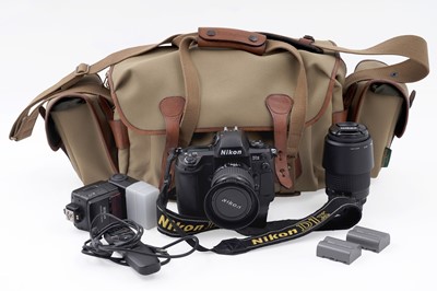 Lot 752 - A Nikon D1X digital camera body; a Billingham bag; and lenses