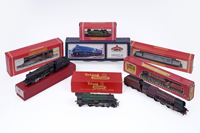 Lot 624 - A collection of boxed ’00’ gauge model railway