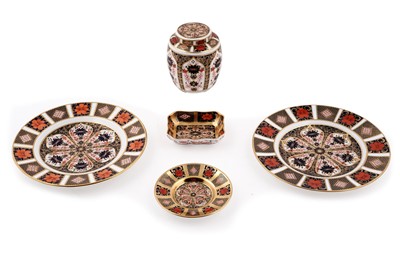 Lot 330 - A collection of Royal Crown Derby 1128 Imari pattern china