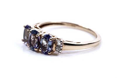 Lot 59 - A tanzanite and diamond ring