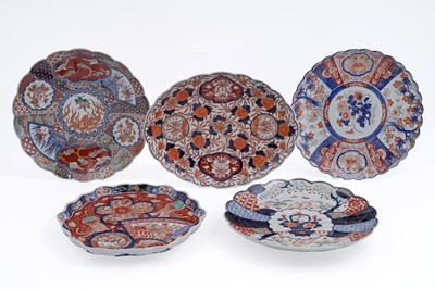 Lot 252 - A collection of five late 19th Century Japanese Imari pattern chargers