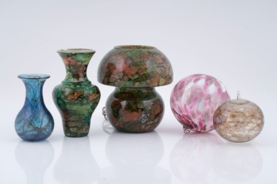 Lot 378 - A collection of studio glassware