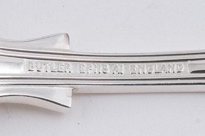 Lot 390 - An eight-setting canteen of Butler of Sheffield Kings pattern cutlery