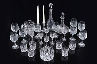 Lot 374 - A selection of cut glassware