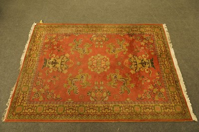 Lot 164 - An Oushak carpet