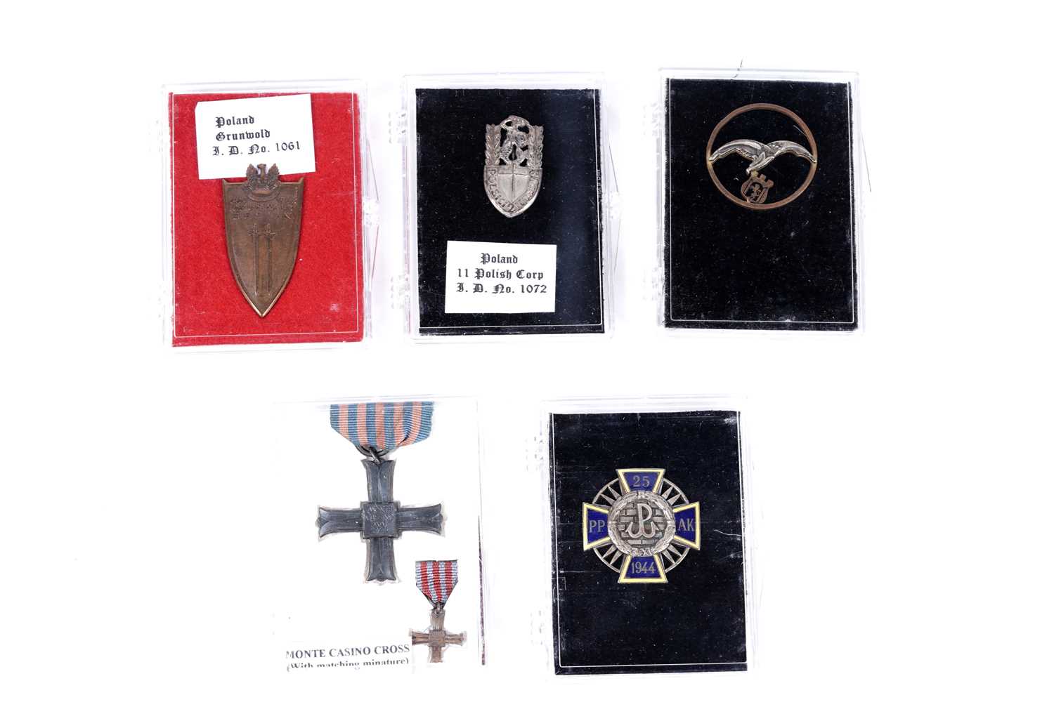 Lot 599 - Polish badges and medals